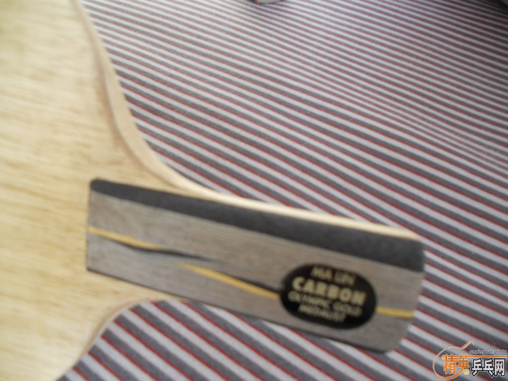 ���³��壬�հ��ɫ������̼