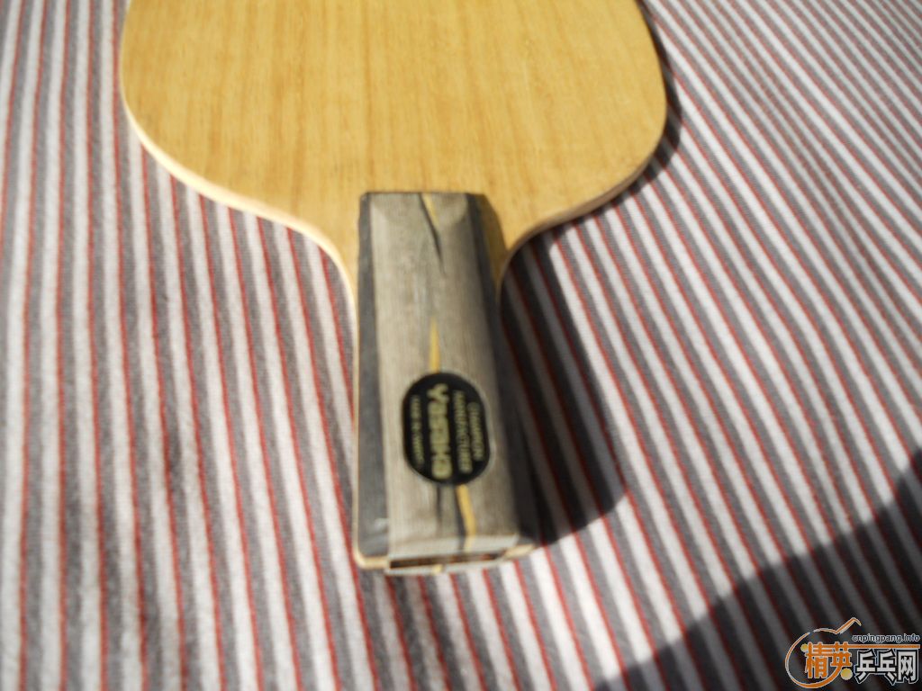 ���³��壬�հ��ɫ������̼