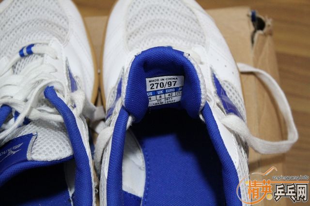 ��׳�����ж���һ˫����Ũ��Ь�������������ߵ��׽���