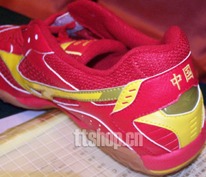 ��������һ˫����Ũ����սѥ����װ����棩40���