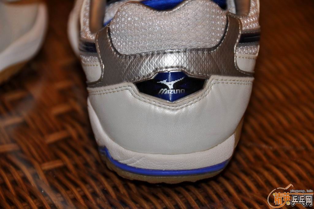 ����һ˫��Ь��