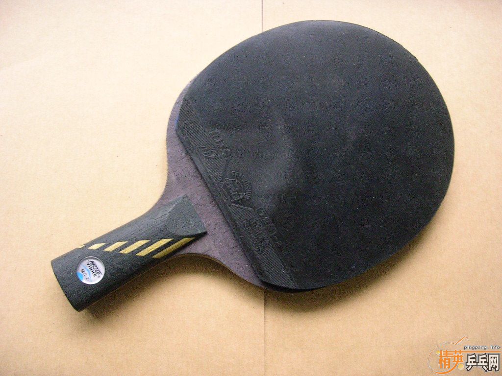 ��һ�����Ӿ���ֱ���һ�ź�ɫ����