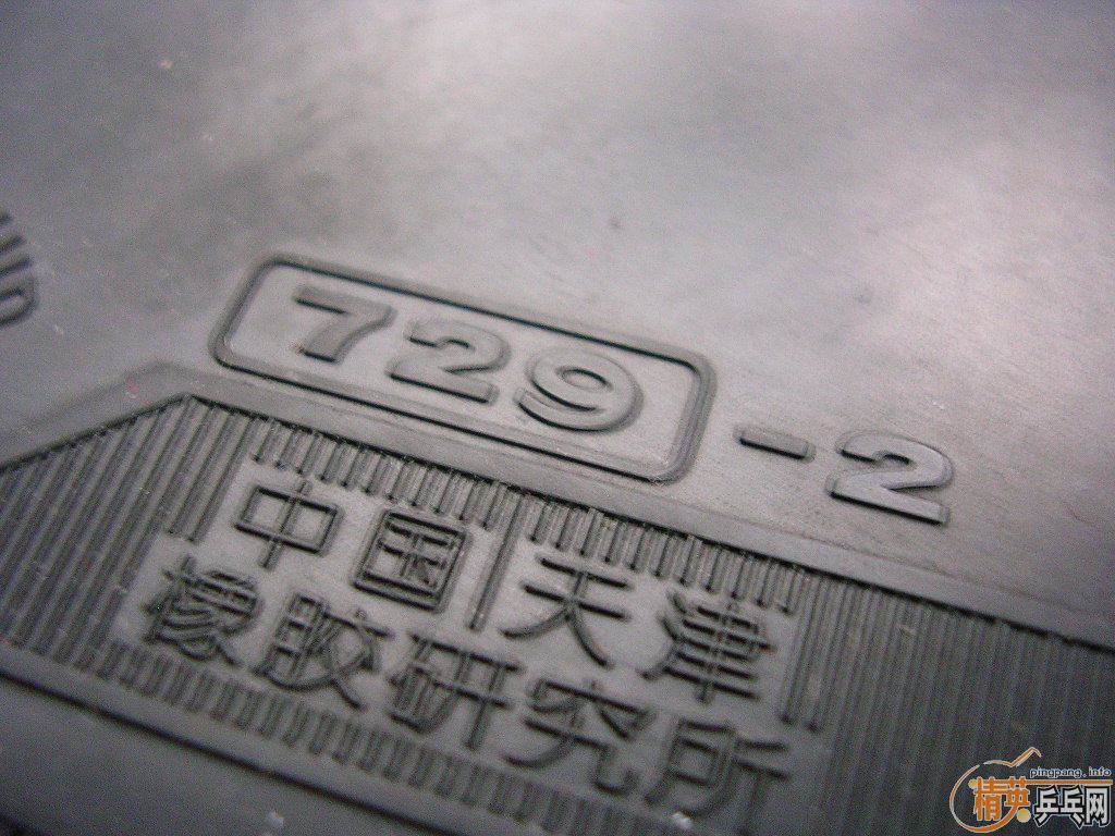 ��һ�����Ӿ���ֱ���һ�ź�ɫ����