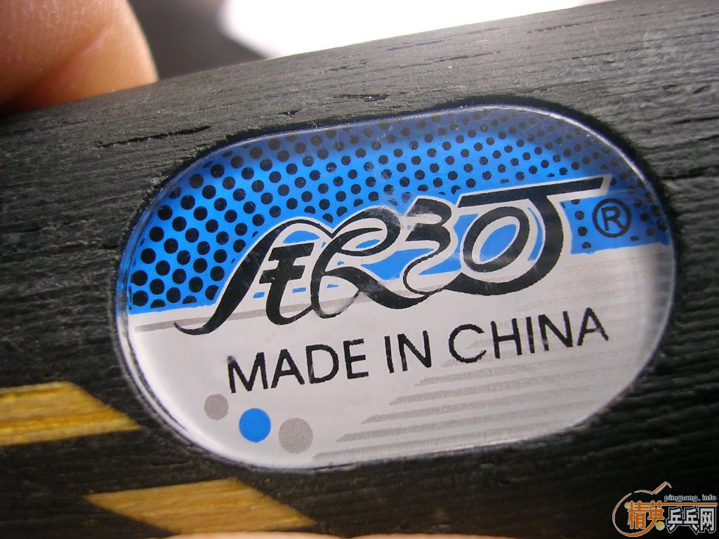 ��һ�����Ӿ���ֱ���һ�ź�ɫ����