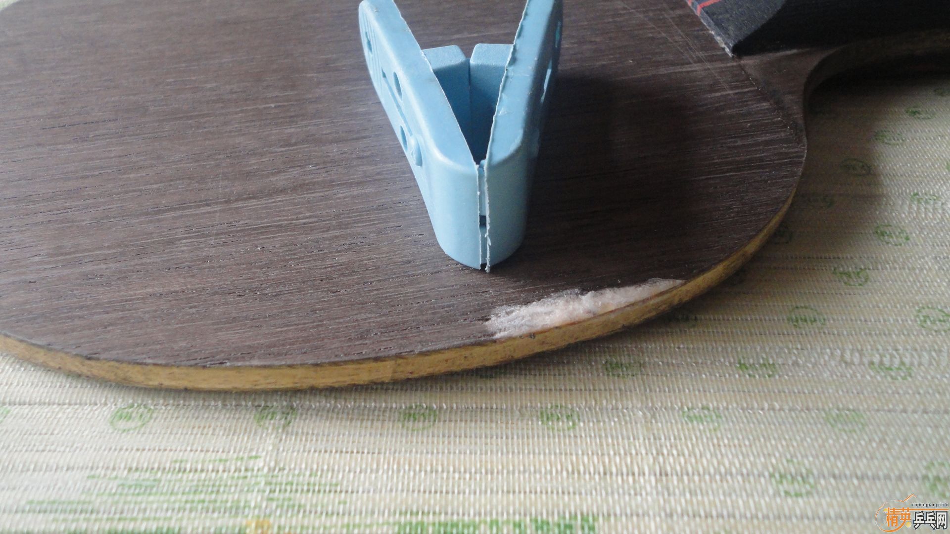 ����OC����ɫ���Ĵ�ľ��