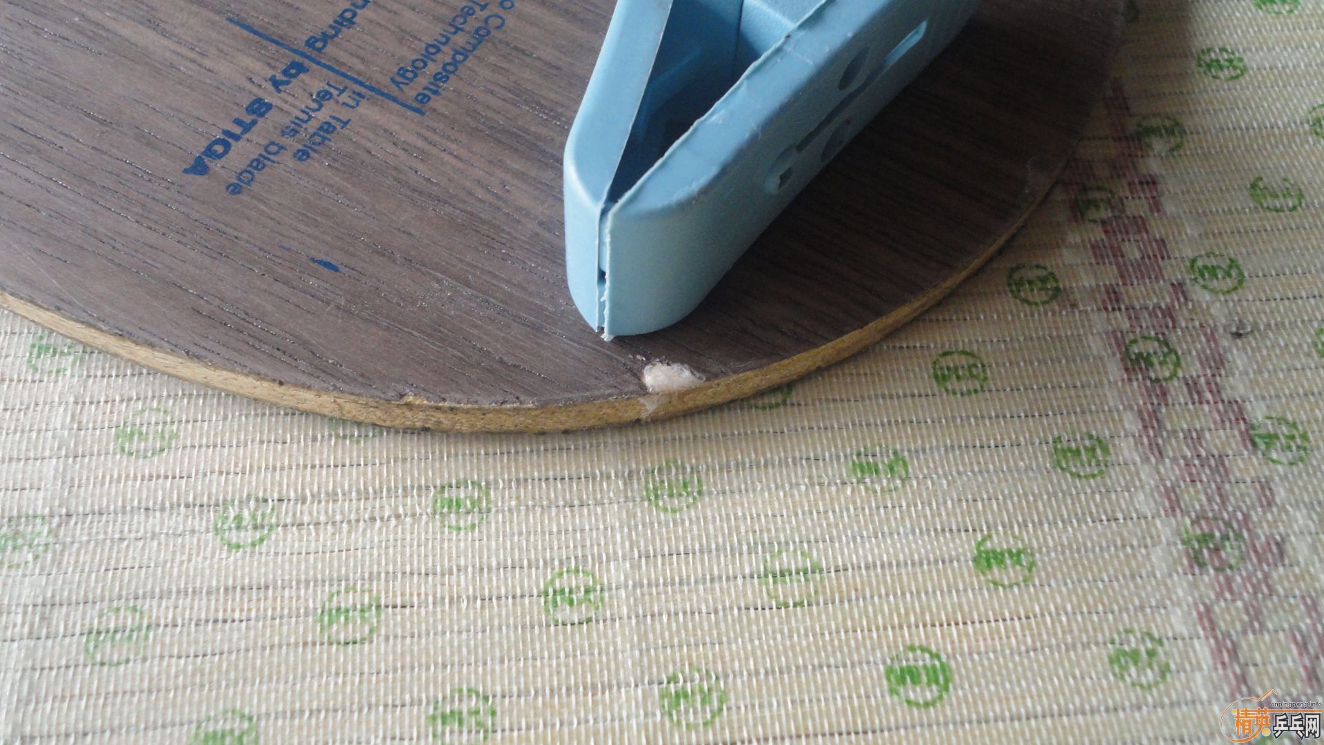 ����OC����ɫ���Ĵ�ľ��