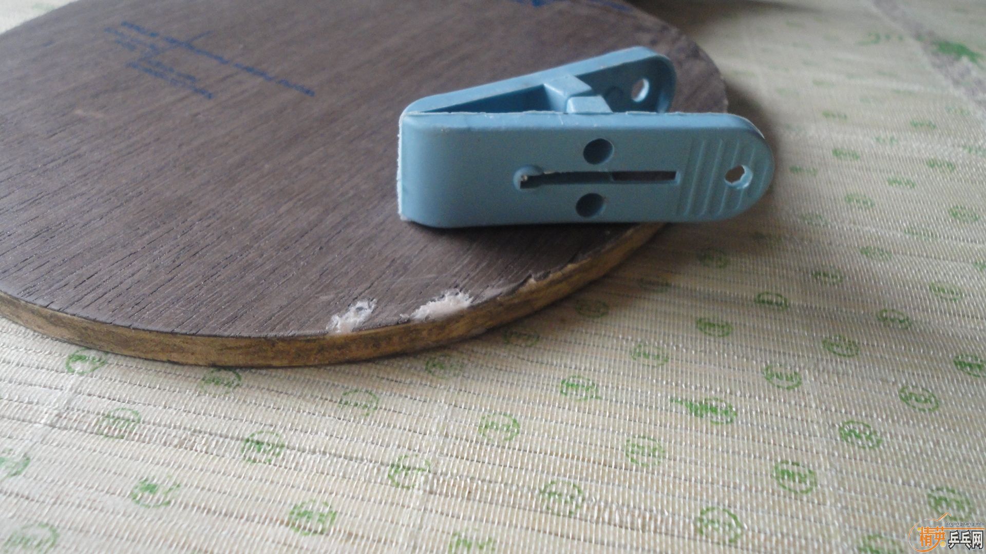 ����OC����ɫ���Ĵ�ľ��