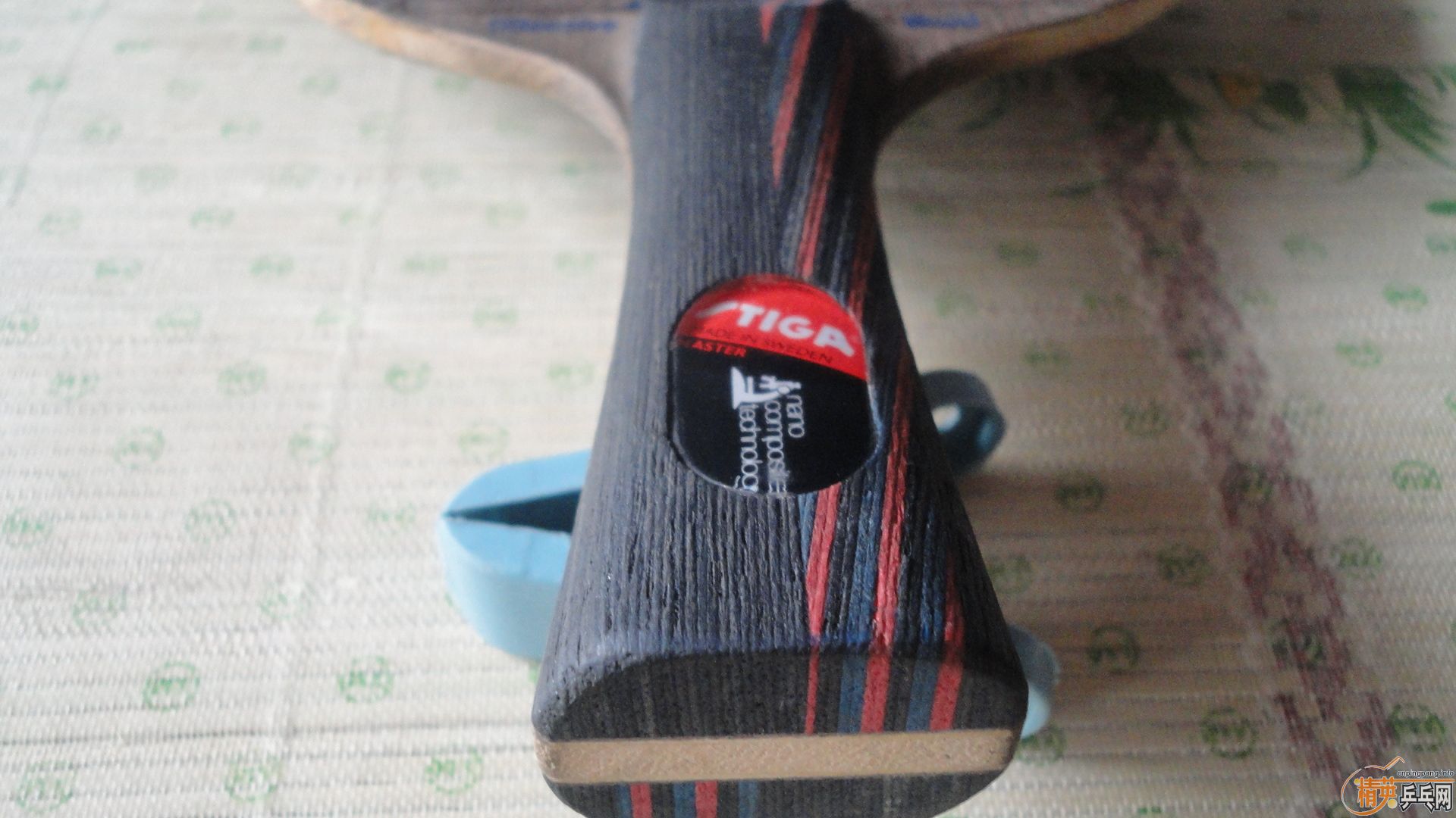 ����OC����ɫ���Ĵ�ľ��