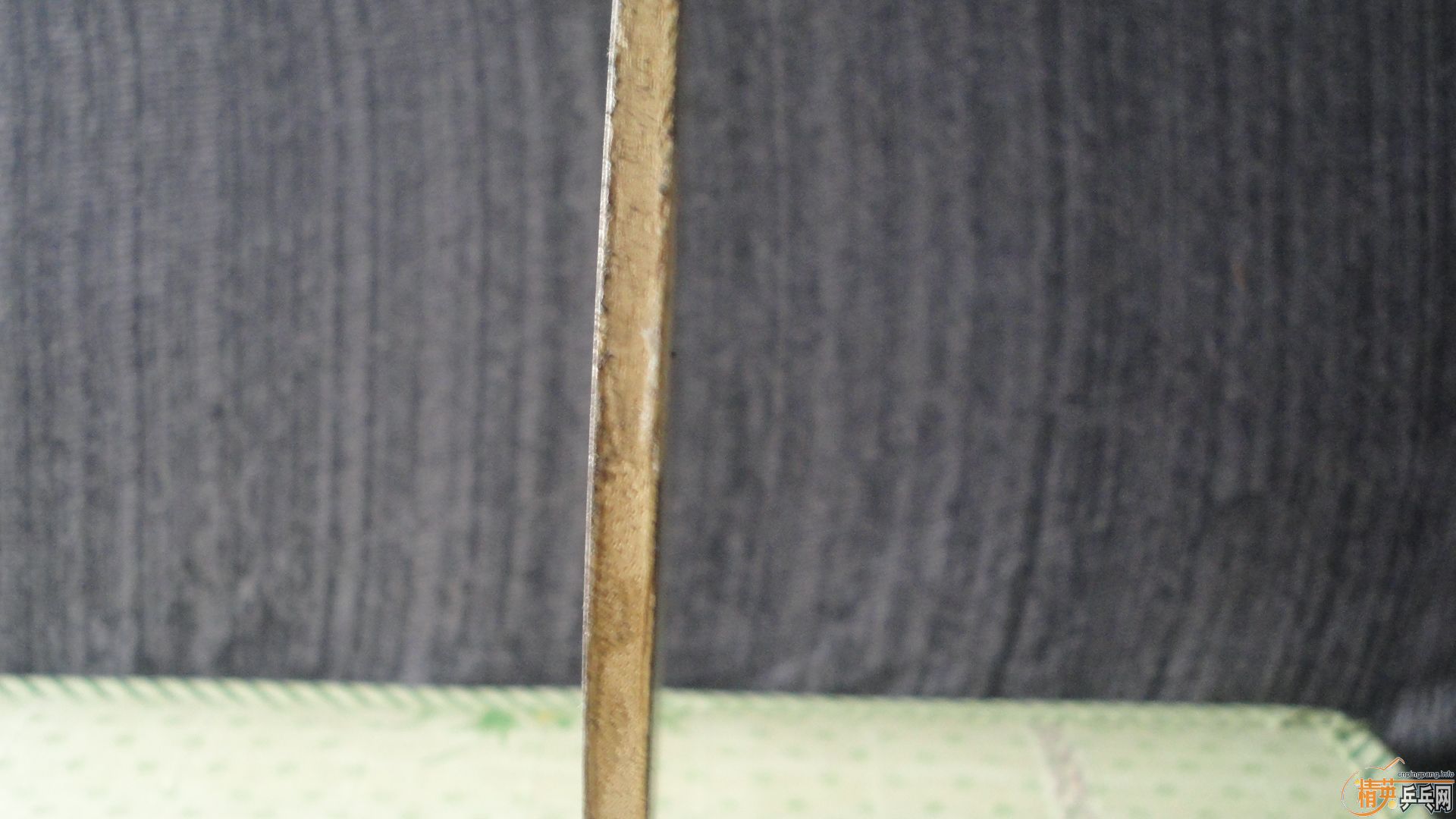 ����OC����ɫ���Ĵ�ľ��