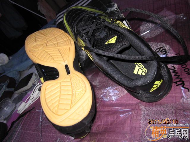 �� adidas ƹ����Ь 42 2/3��   270����ͨ