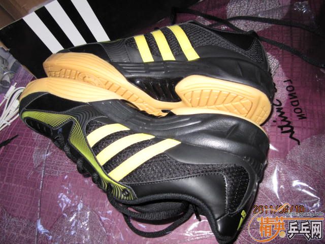 �� adidas ƹ����Ь 42 2/3��   270����ͨ