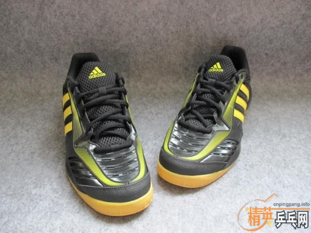 �� adidas ƹ����Ь 42 2/3��   270����ͨ