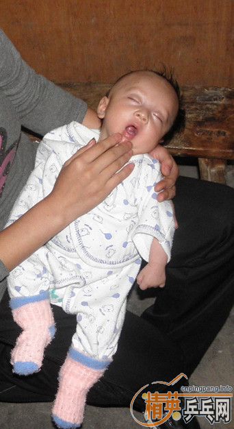 [����]������������Ϊ��С�ϳ������Ž�����΢Ц����Ҷ���������ɣ�