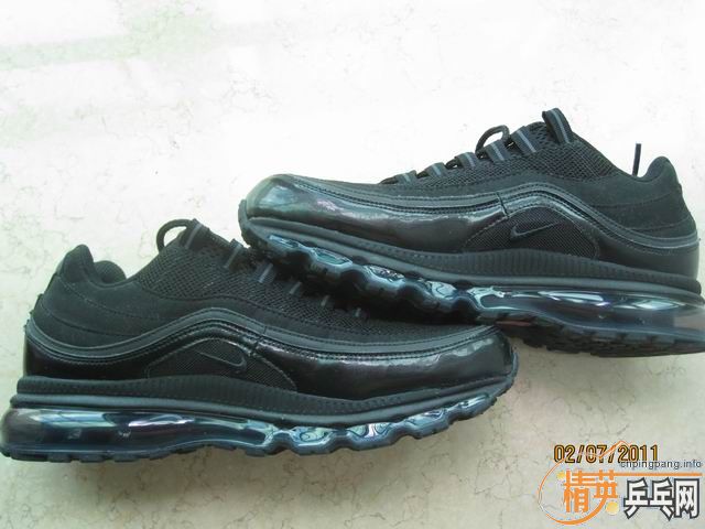 ��Ʒ��ɫ�Ϳ������˶�Ьת��