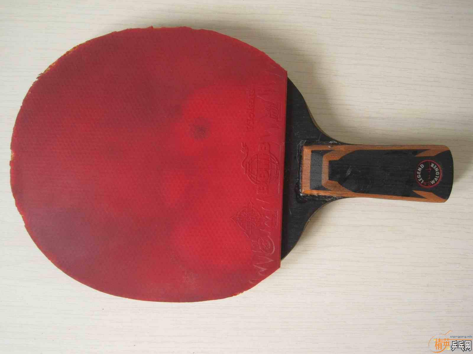 ����˺�ɫ���������ӣ�����Ǻ����