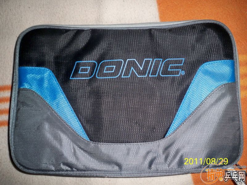 ���ź�ɫ��������ɵ�  +  һ���տ�  + ���������+����=260Ԫ