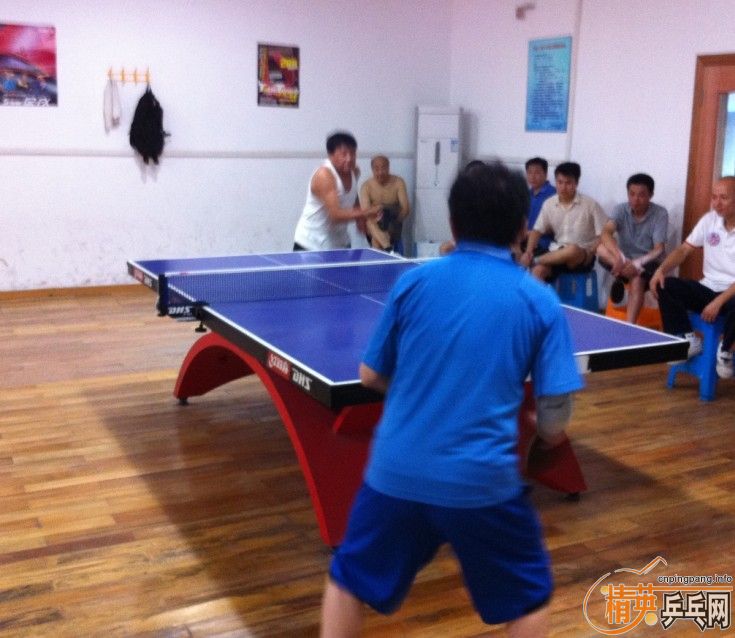 ��ӢVS�������˱�����Ƭ