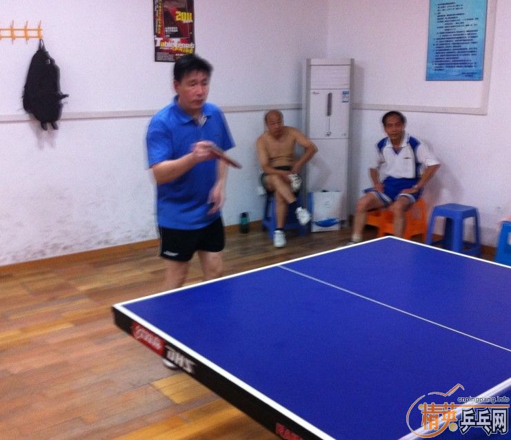 ��ӢVS�������˱�����Ƭ