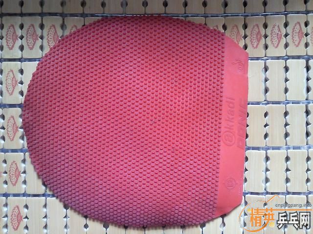 ��ɫ���µĺ�ɫT64