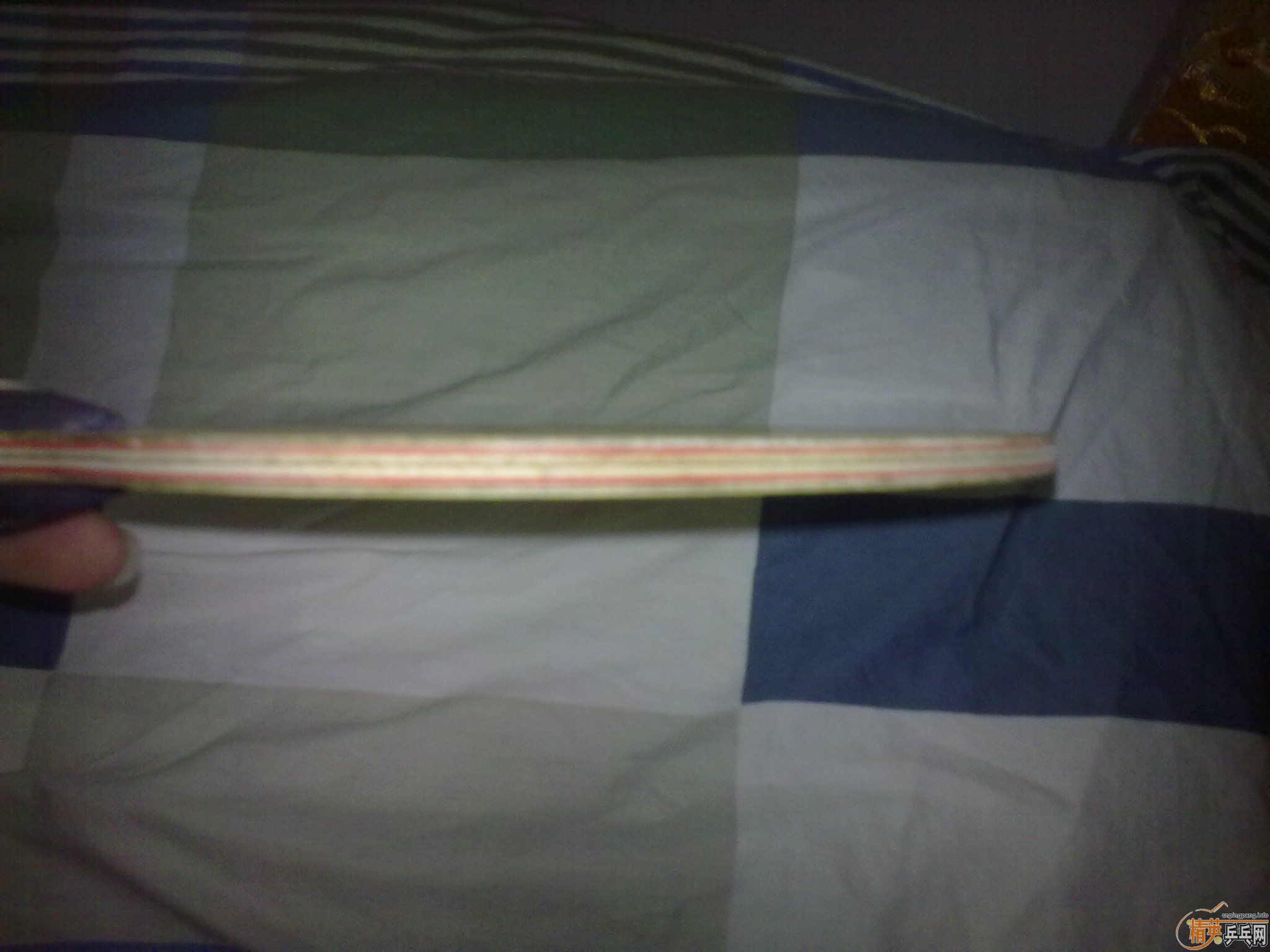 ����ѳ�һ���ɫ������ͦ�δ�����̼��