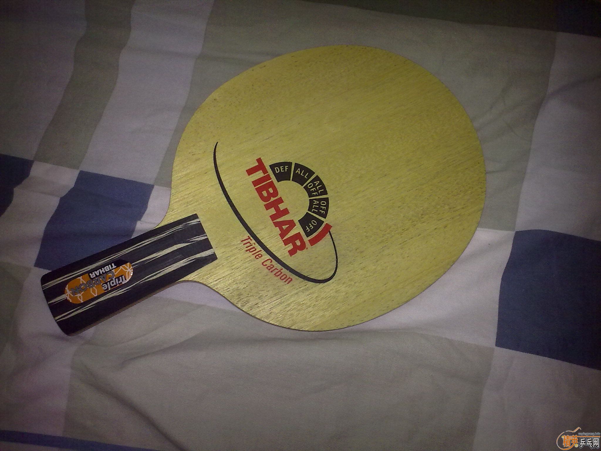 ����ѳ�һ���ɫ������ͦ�δ�����̼��