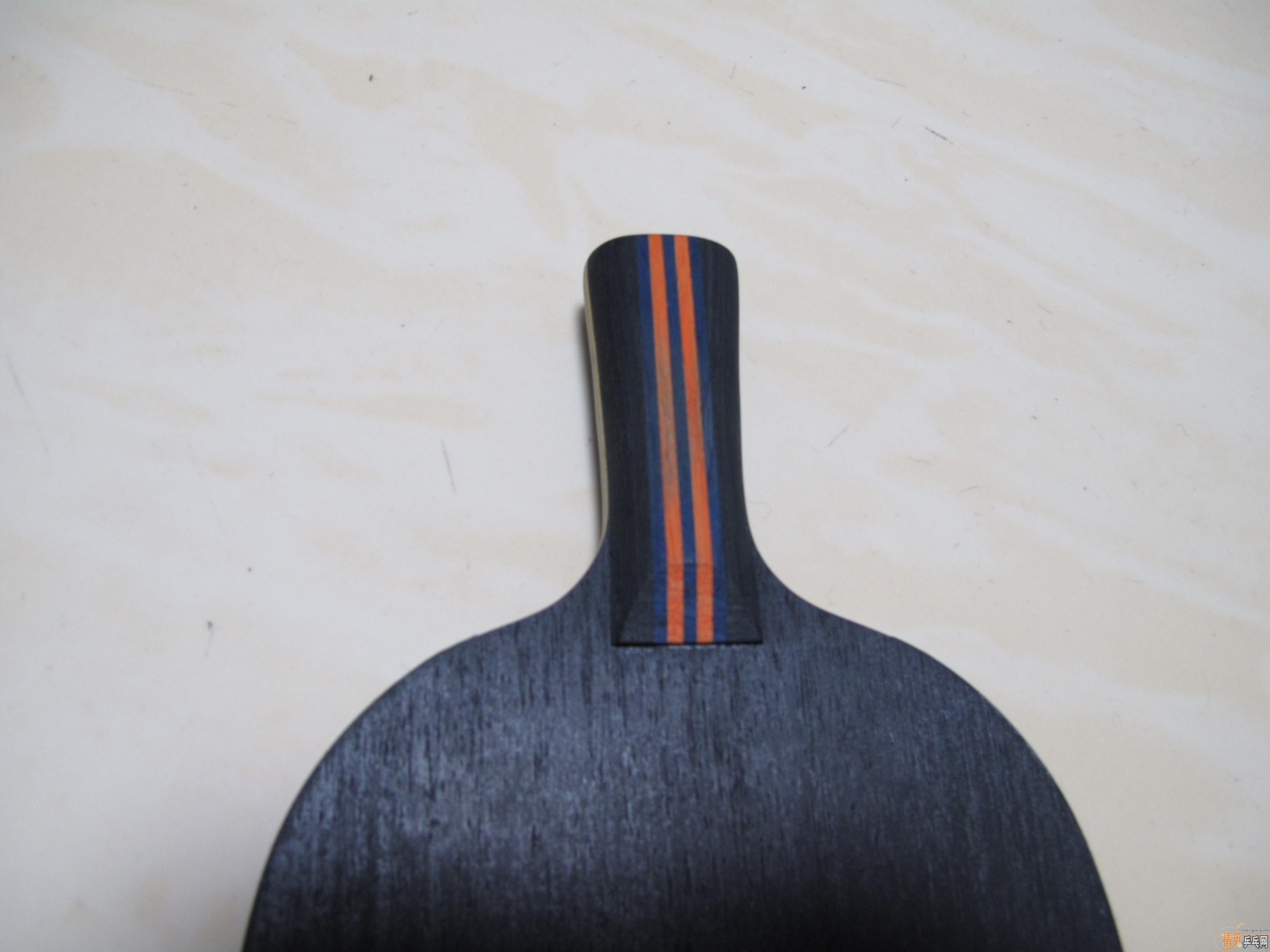 ��ͦ�κ�ɫ��ը���װ�