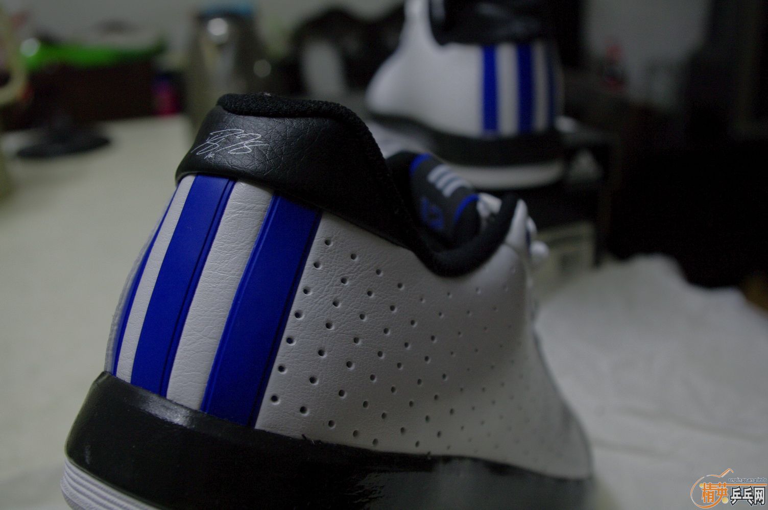 99�׽� ���ϴ�˹ ADIDAS ����Ь ��ֱ��