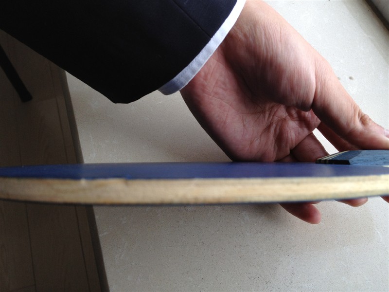 ����һ���߷µİ��Ӻ�һ������˹�ٿ���ˮ����