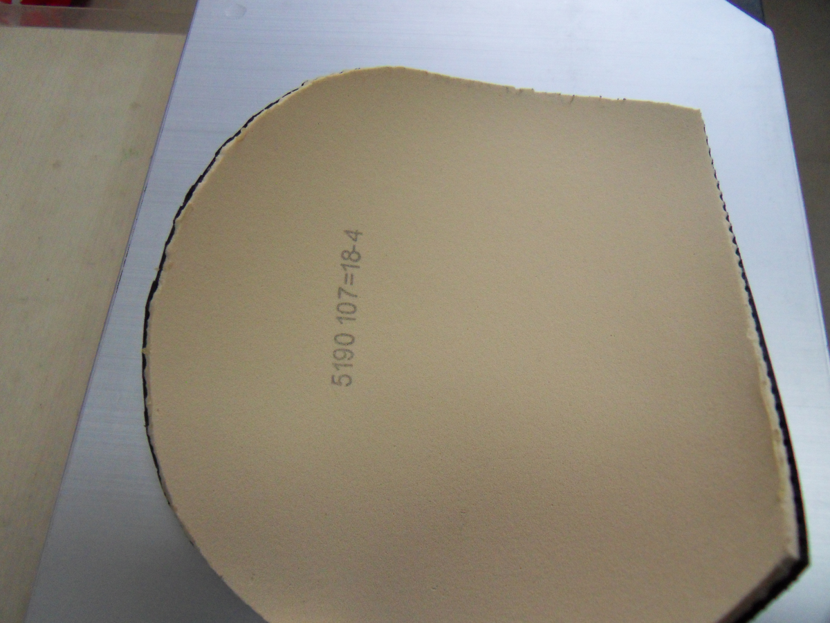 �������S1��100���ͽ�����V��80��������ֱ����棬���Ǻ�ɫ��