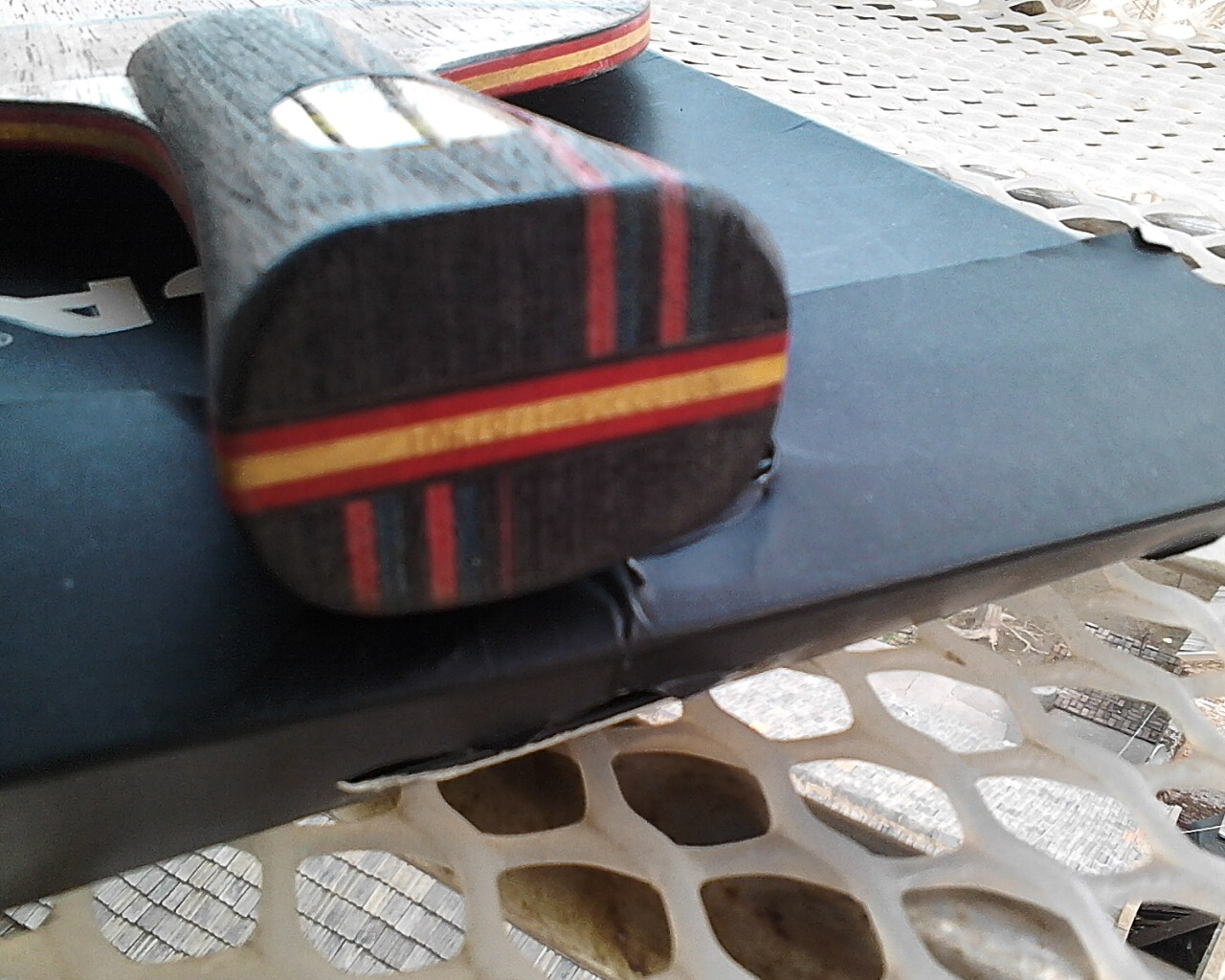 �л�˹�ٿ����̼��7.6 ʵ�ı� 305Ԫ����