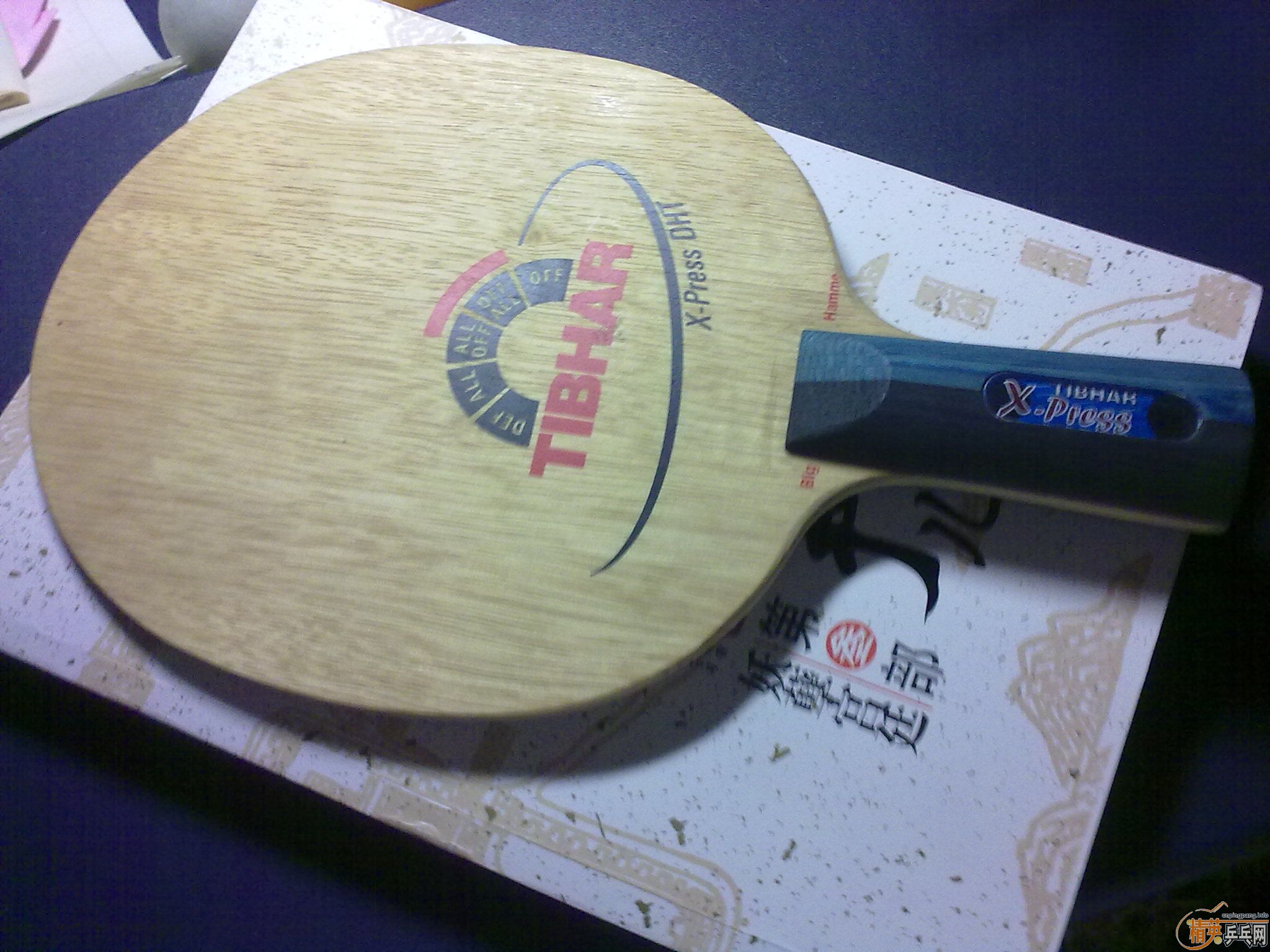 ������ɫ�������ϰ� ͦ�θ�ѹ