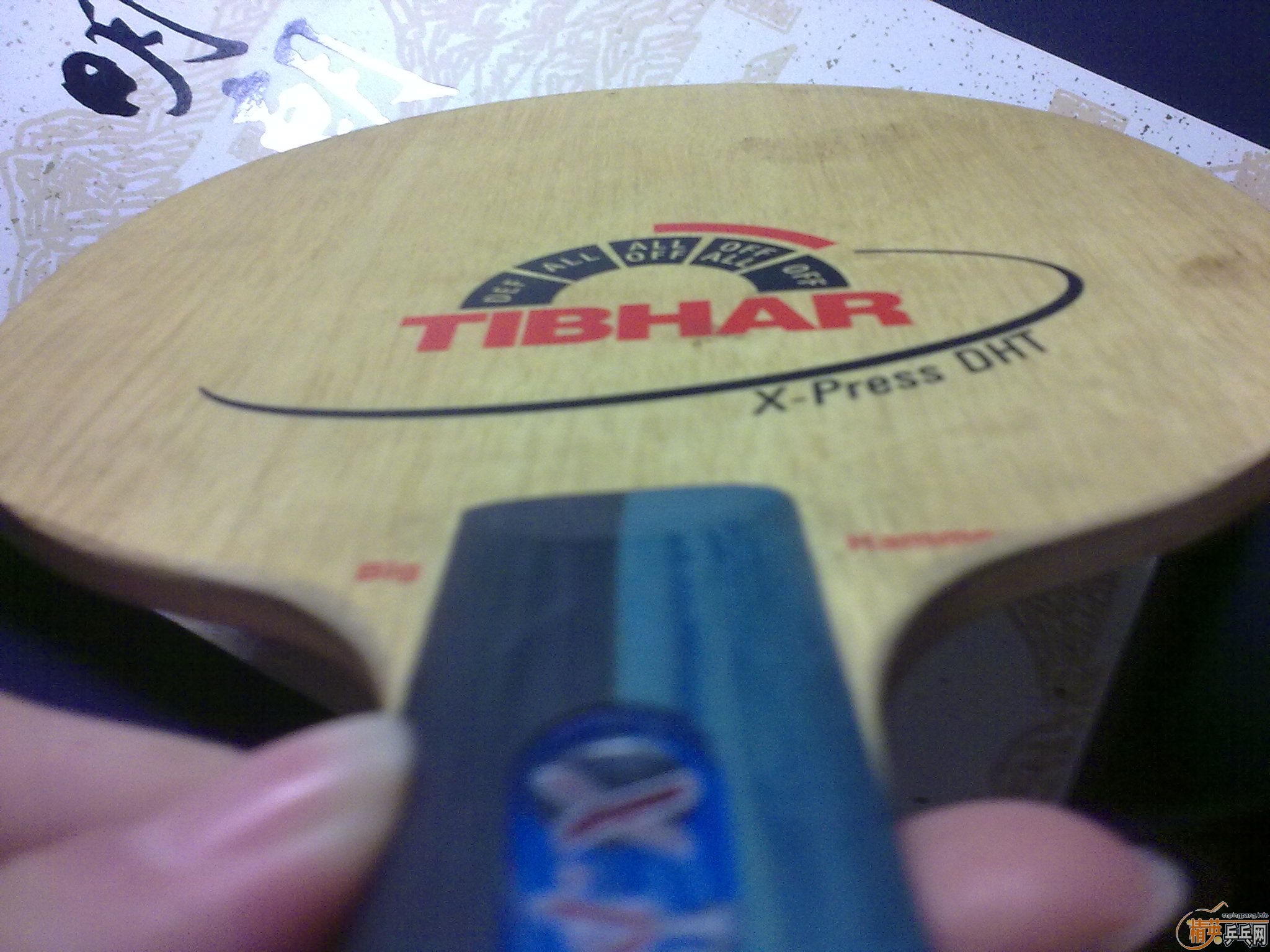 ������ɫ�������ϰ� ͦ�θ�ѹ