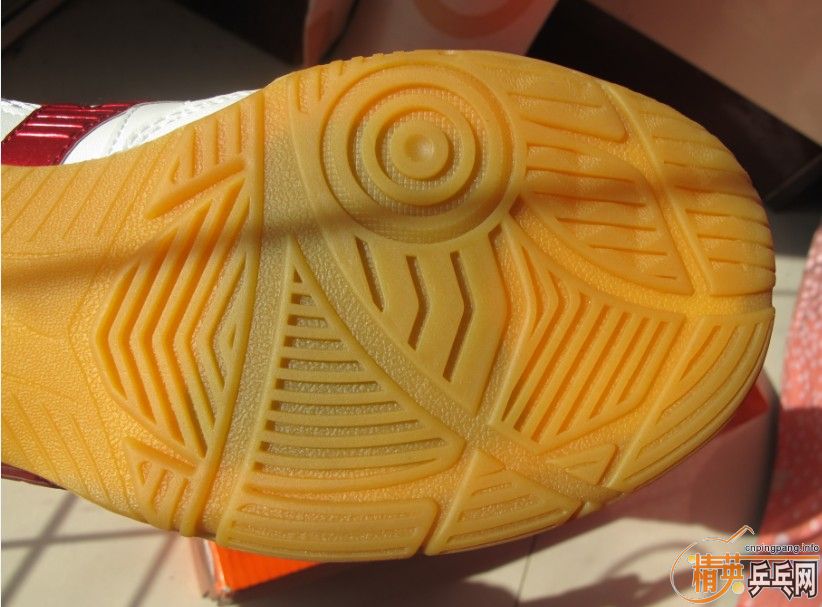 ���λ���Ѱ��Ҽ���һ˫����Ũƹ����Ь����ʤ�м�