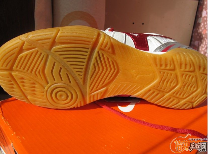 ���λ���Ѱ��Ҽ���һ˫����Ũƹ����Ь����ʤ�м�