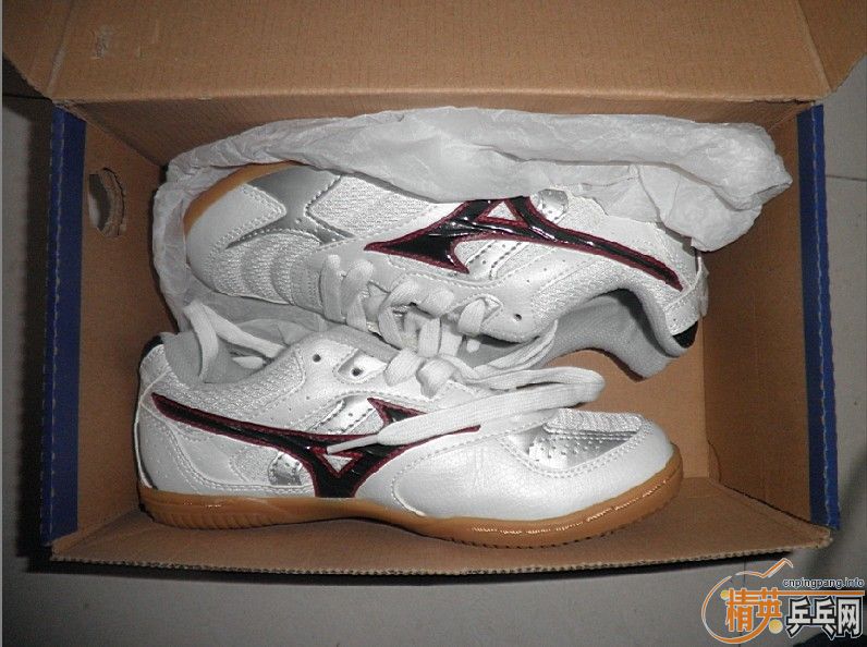 �����ѳ�һ˫����ũƹ����Ь