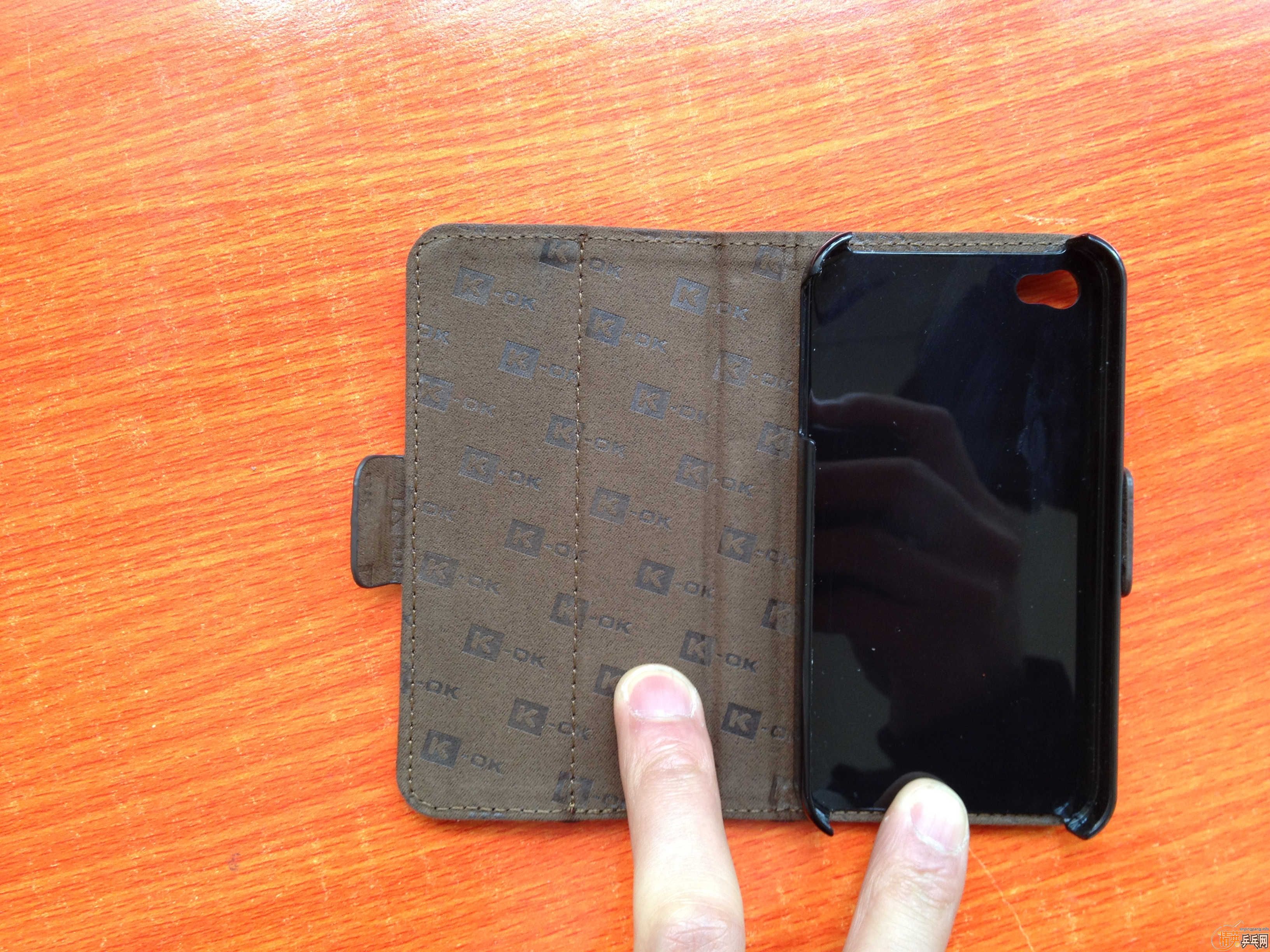 ����ɫ�ذ��Ĳ��� ALC ��̩��˹���԰���iPhone4/4s��Ƥ�׶��Ǻó�ɫ��������Ҫ����