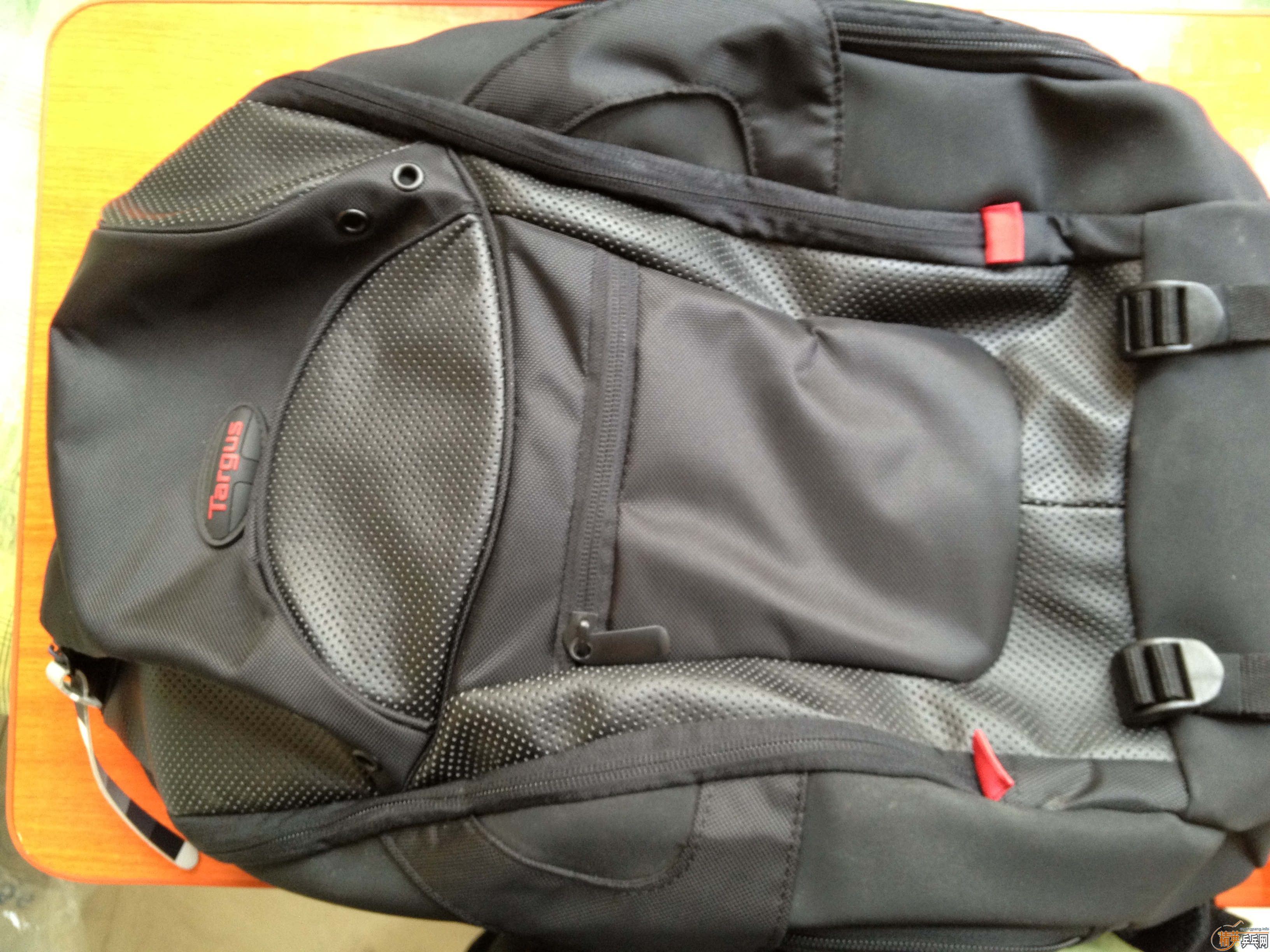 ����ɫ�ذ��Ĳ��� ALC ��̩��˹���԰���iPhone4/4s��Ƥ�׶��Ǻó�ɫ��������Ҫ����