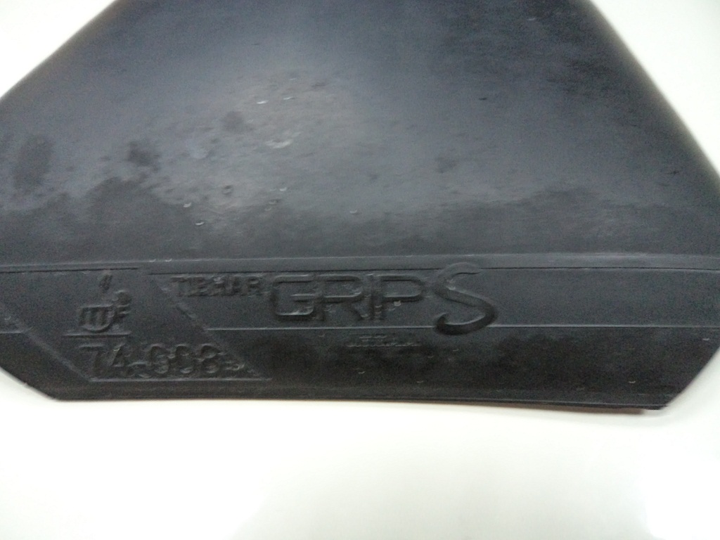 ST���ֱ�ķ150 FL��̼300 GRIPS ����(�죩