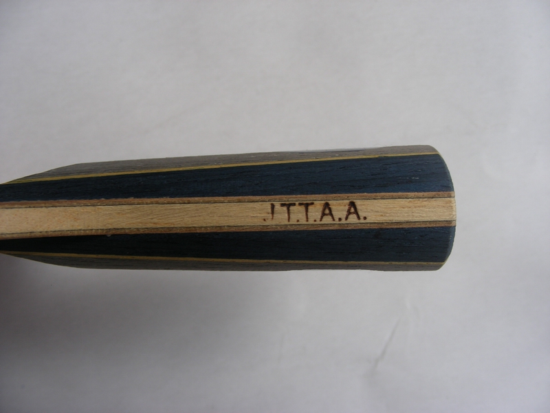 ��һ���ɫ���õ��ϰ��л�����̼��һ���°�ŷ����ֱ̼��