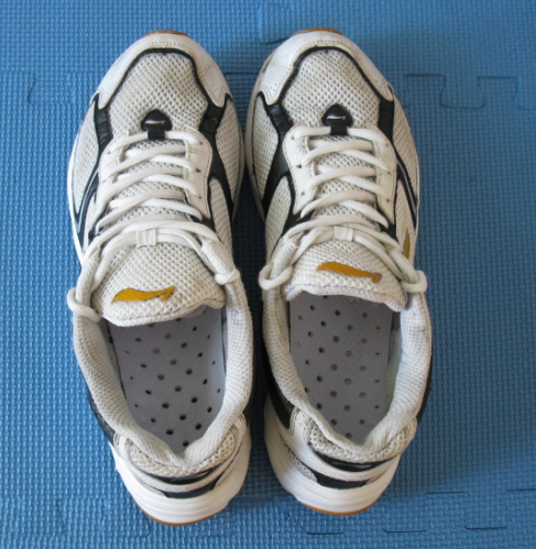 ����ʣ��ҳ�Ь������ƹ��Ь��42�룬������ɫ��