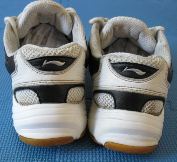 ����ʣ��ҳ�Ь������ƹ��Ь��42�룬������ɫ��