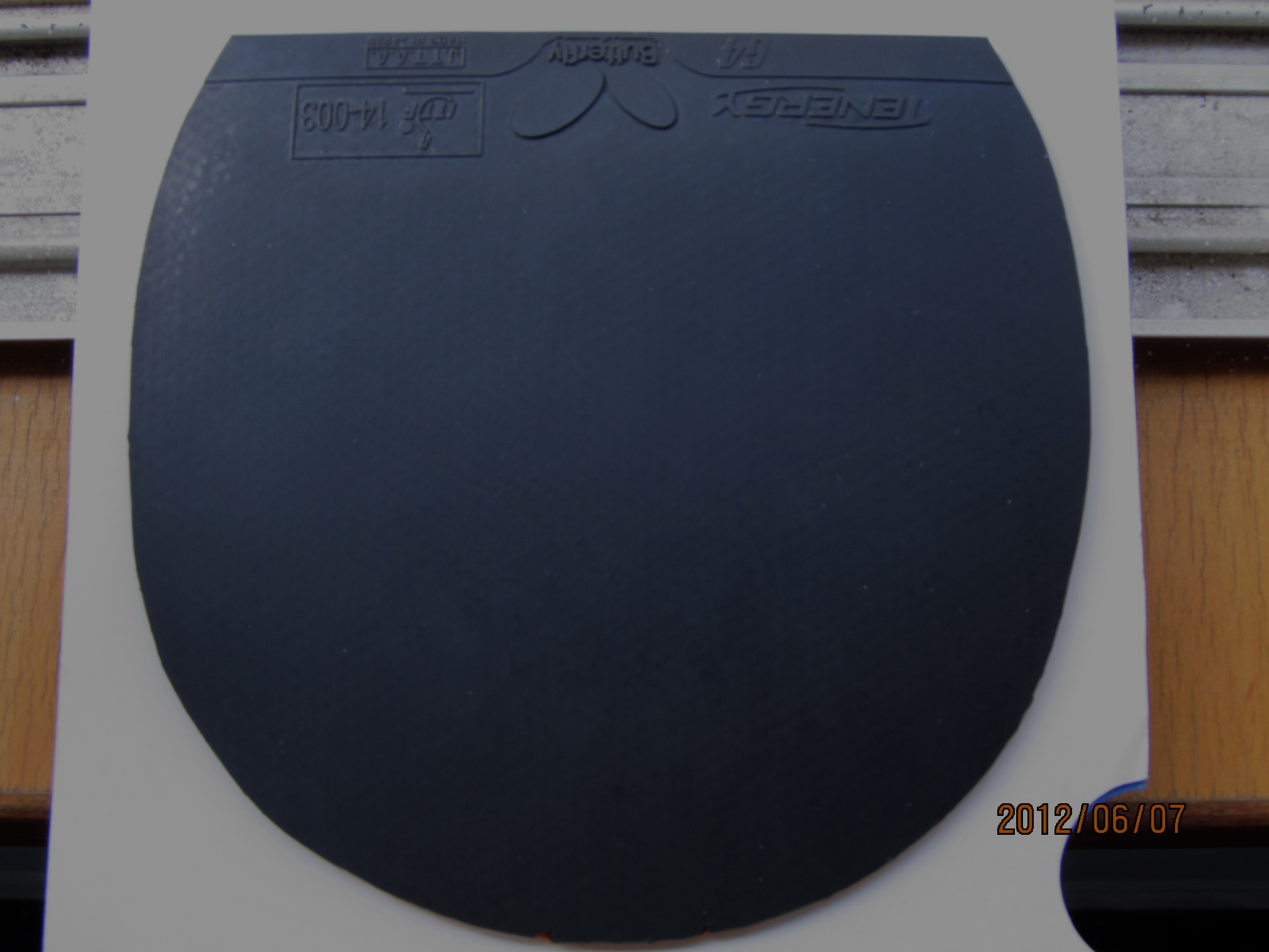 ��һ���ɫ��������ֱ�ĺ�ɫ64�׽�