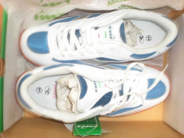 �����ѵͼ۳����õ���˫��Ь������Ũ�Ͷ�����ɣ�