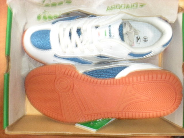 �����ѵͼ۳����õ���˫��Ь������Ũ�Ͷ�����ɣ�