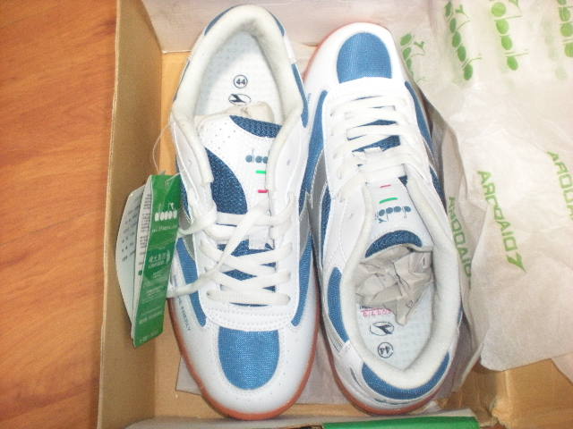 �����ѵͼ۳����õ���˫��Ь������Ũ�Ͷ�����ɣ�