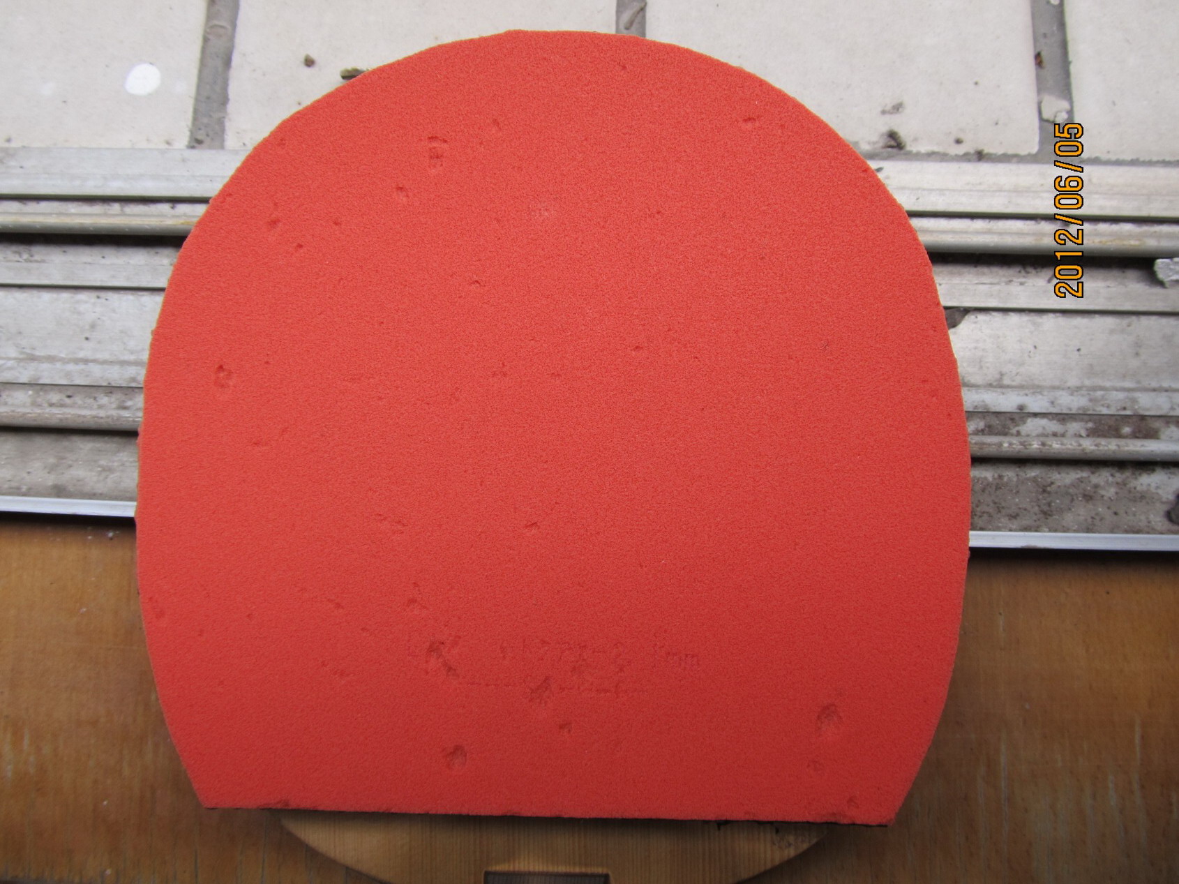 ��һ���ɫ��������ֱ�ĺ�ɫ64�׽�