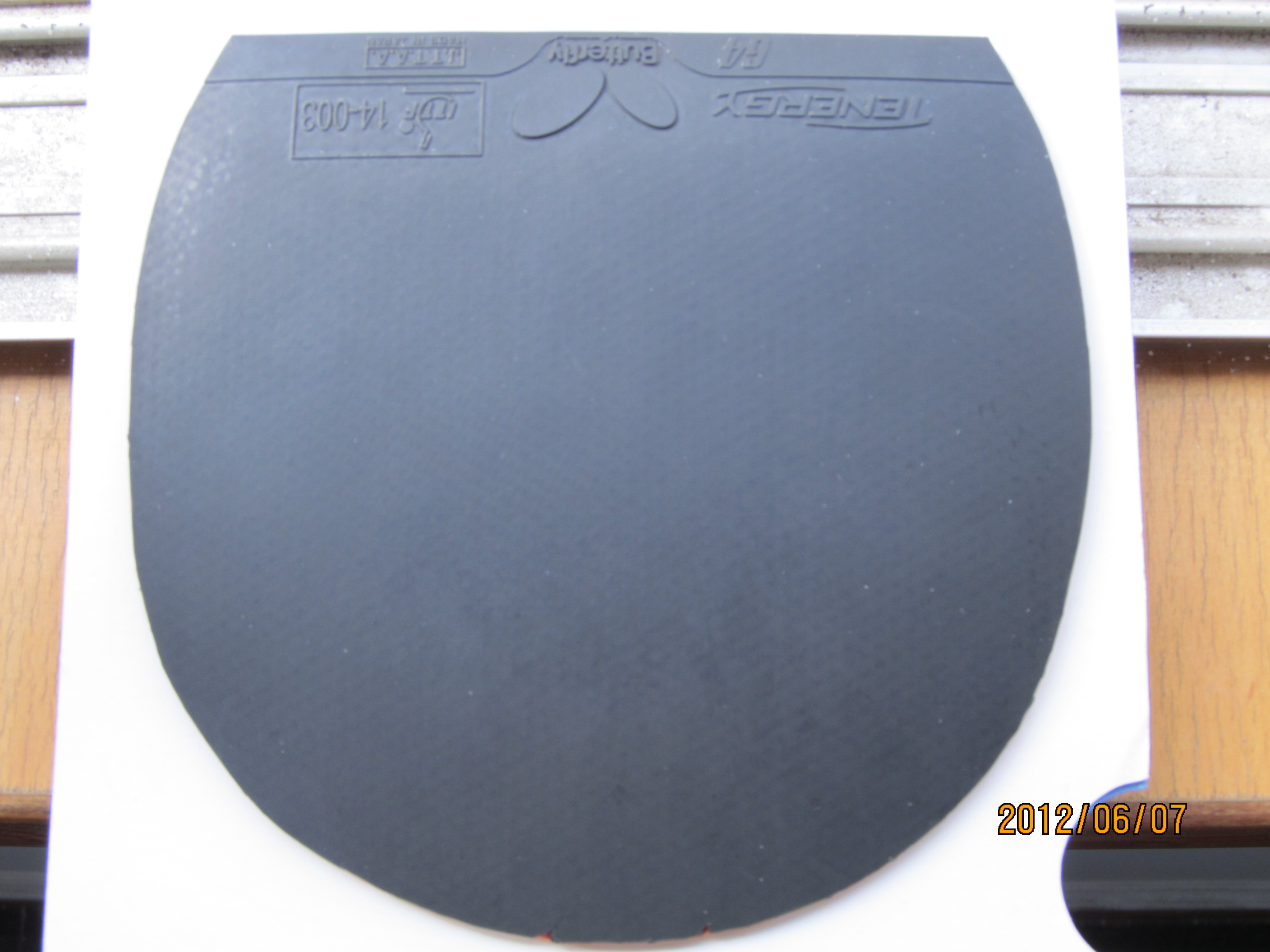 ��һ���ɫ��������ֱ�ĺ�ɫ64�׽�