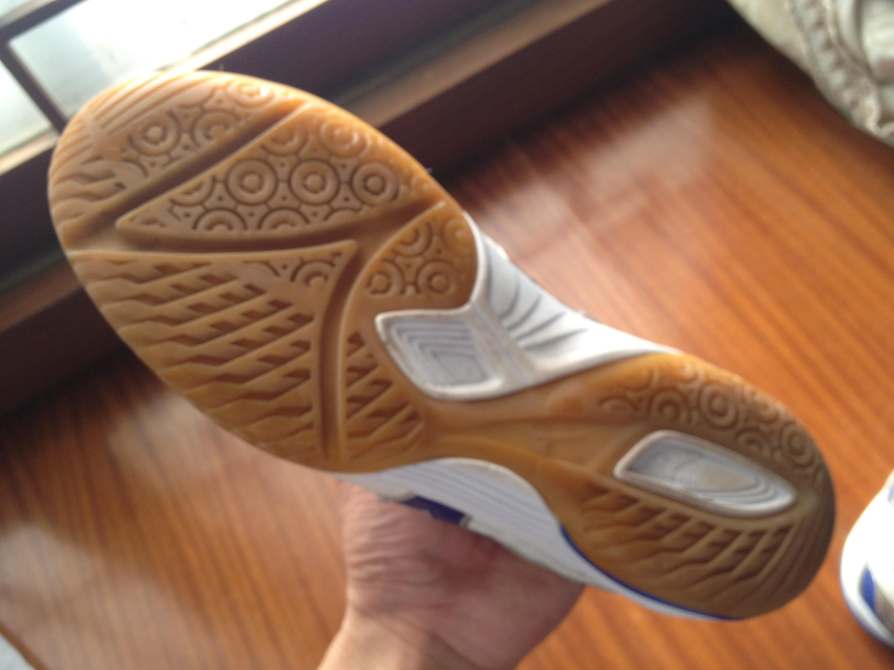 ������С������һ˫����Ũ��Ь