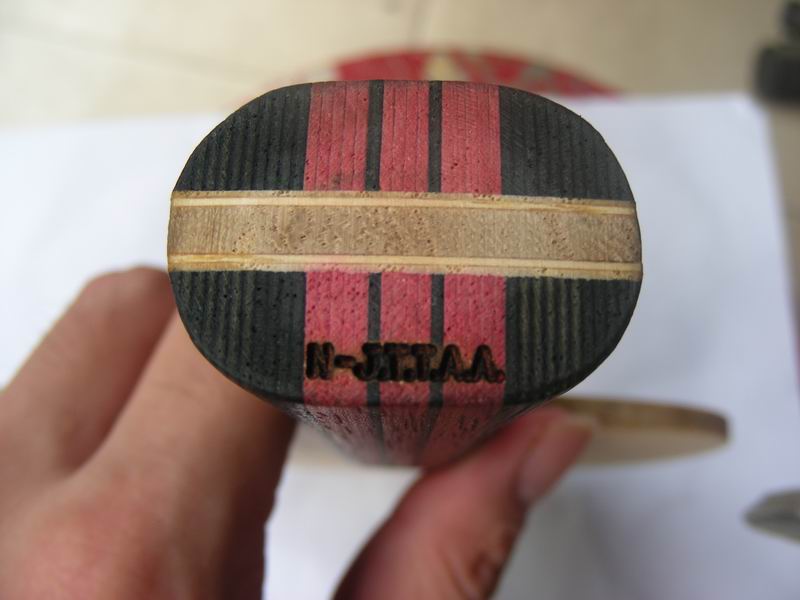 �ڰ����ѳ�һ���Ʒ��ó�ɫС���ٺ��FL�� 84�� �ָзǳ���