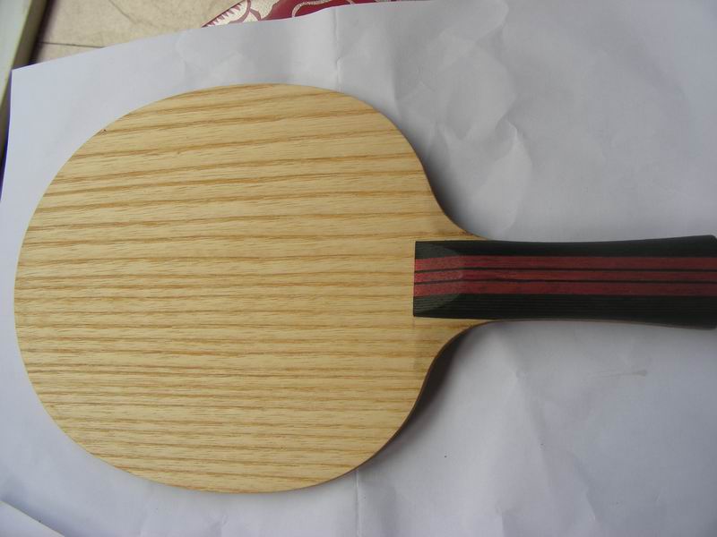 �ڰ����ѳ�һ���Ʒ��ó�ɫС���ٺ��FL�� 84�� �ָзǳ���